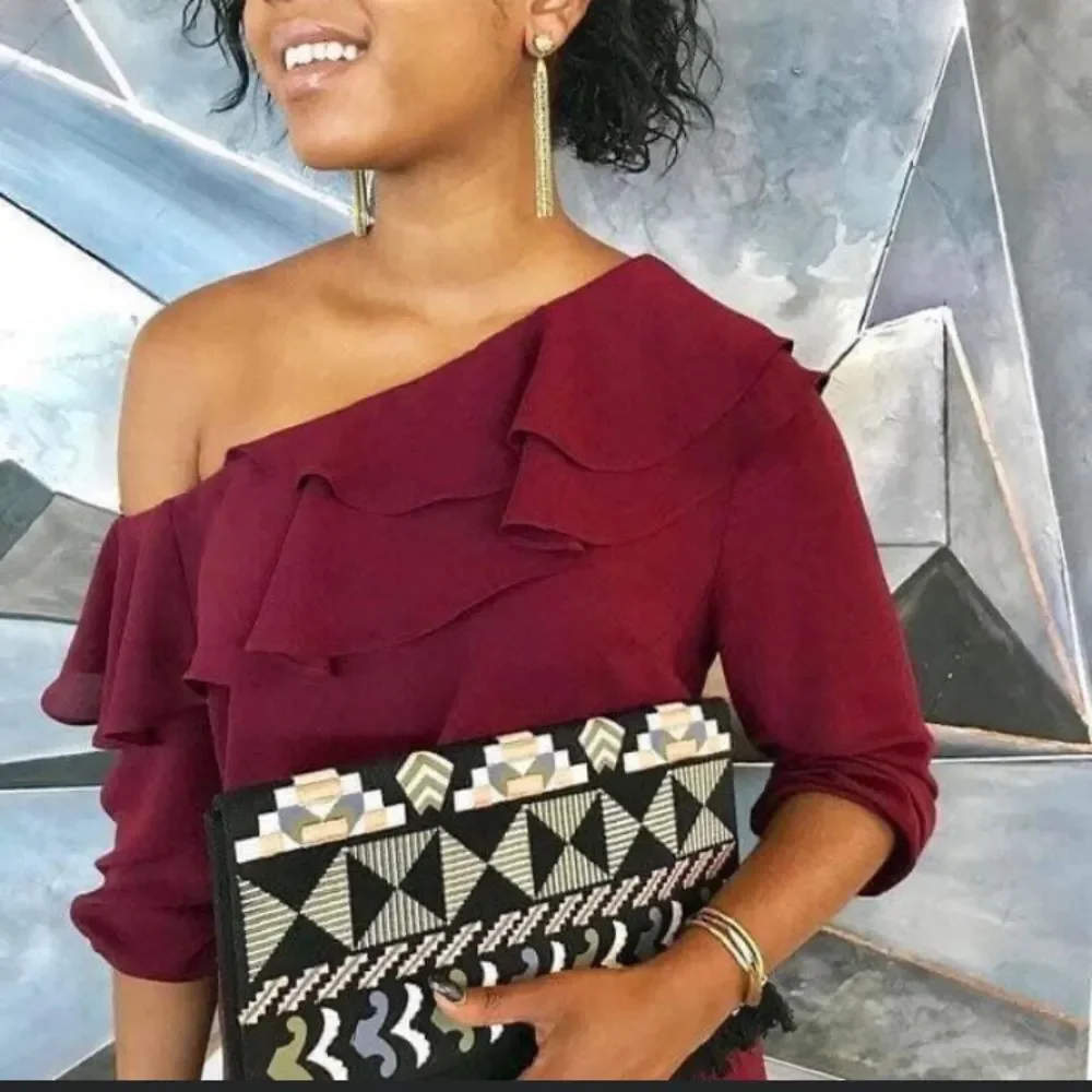 Stella & Dot embroidered Taj clutch - Picture 2 of 4